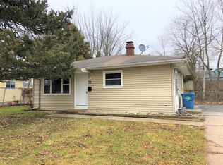 33 Wren Rd, Carpentersville, IL 60110