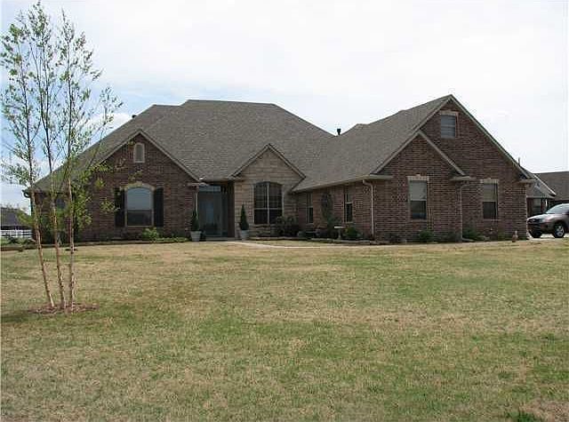 1st image of 924 Whispering Creek Ct