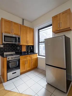 Rented by City Connections Realty | media 2