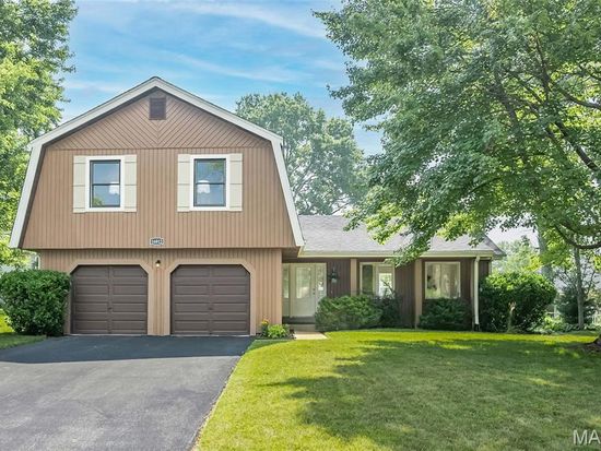 16012 Clarkson Woods Dr, Chesterfield, MO 63017