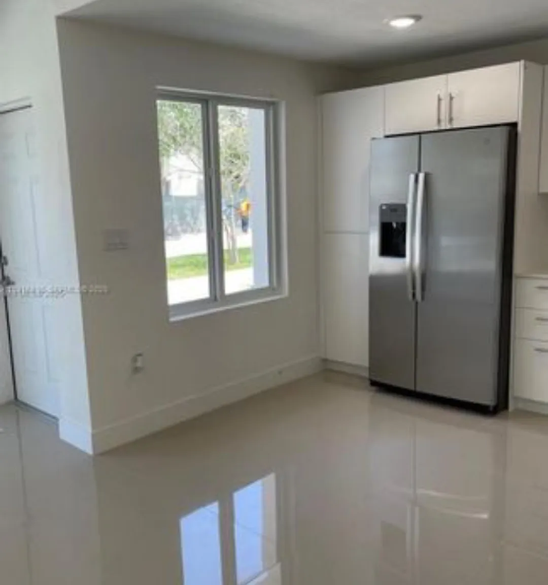 4 bed, 3.5 bath, 1398 sqft, $2,700 — Photo 2
