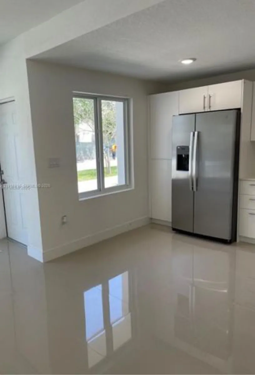 Building Photo - 25842 SW 144th Ave #1