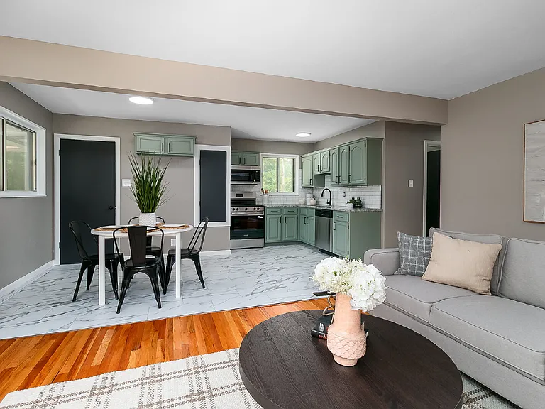 5685 Parchester Dr — Photo 10