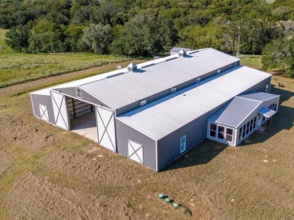 6417 County Road 240, Waelder, TX 78959