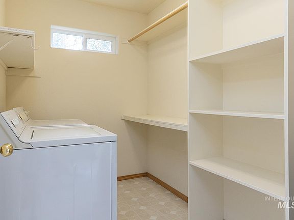 5th image of 3261 Glenbrook Dr