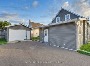 81 Bank St S, Renfrew, ON K7V 2E7