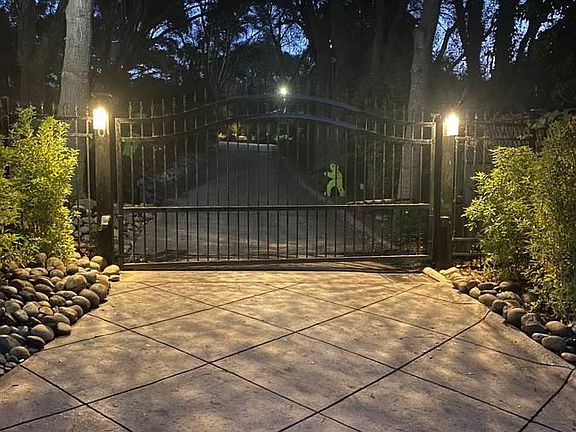 3rd image of 190 Bowen Ave