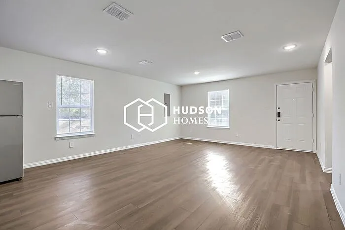 3 bed, 2.0 bath, 1090 sqft, $1,499 — Photo 4