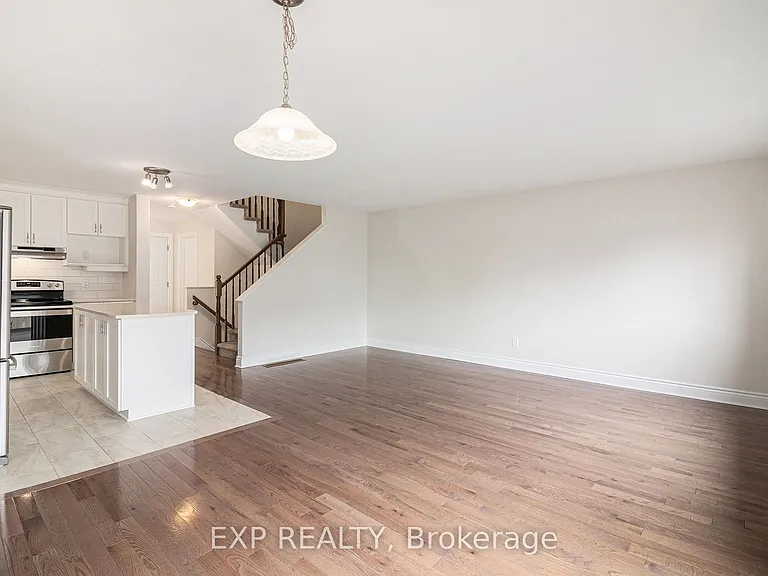 75 Gilberte St — Photo 8