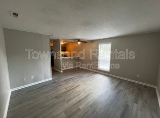 5850 Century Oaks Dr #B, Fayetteville, NC 28314