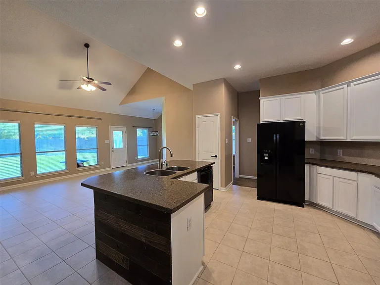 215 Danna St — Photo 9