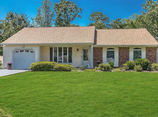 8 Barrett Ct, Nesconset, NY