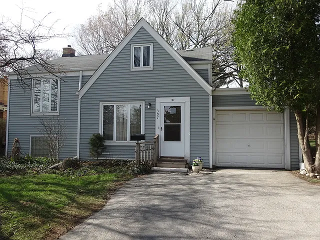 307 E Butterfield Rd photo 1