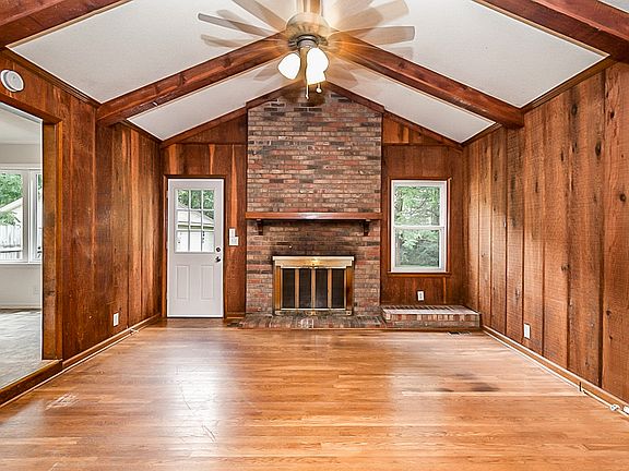 3rd image of 2218 Oakhaven Dr