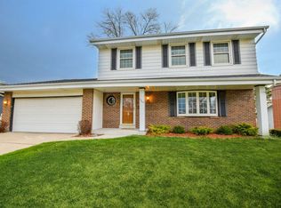 4940 Saxony Ln, Greendale, WI 53129