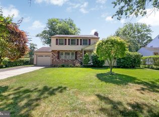 913 Kingston Dr, Cherry Hill, NJ 08034