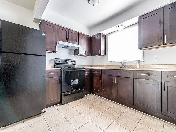 5th image of 1121 W 127th St #B2