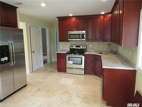 5th image of 7 Plum Ln
