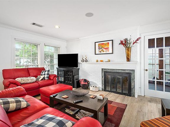 3rd image of 4025 Essex Ln