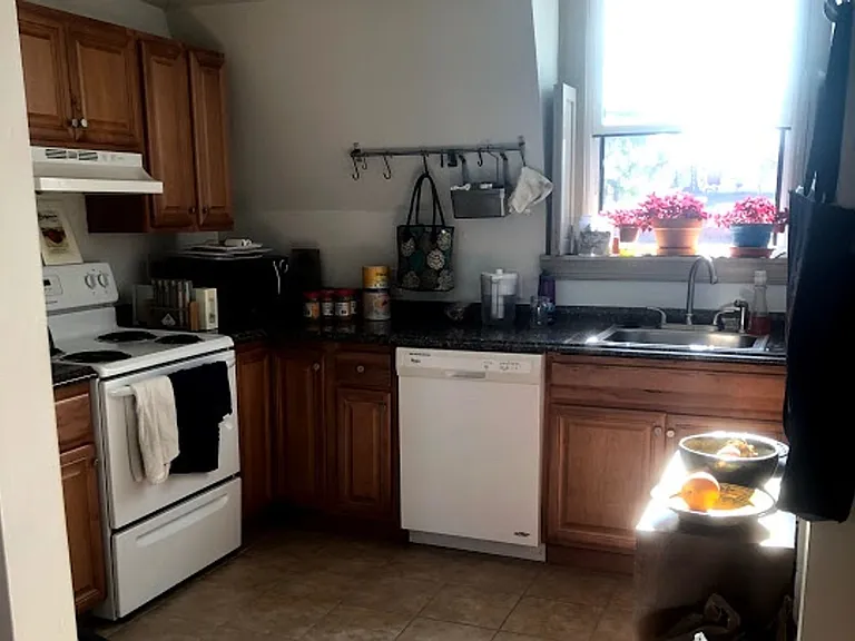 504 Cathedral St — Photo 5