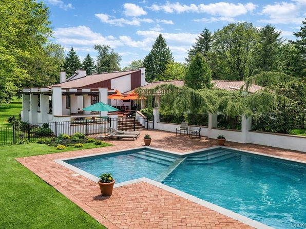 8 Plaka Ct
