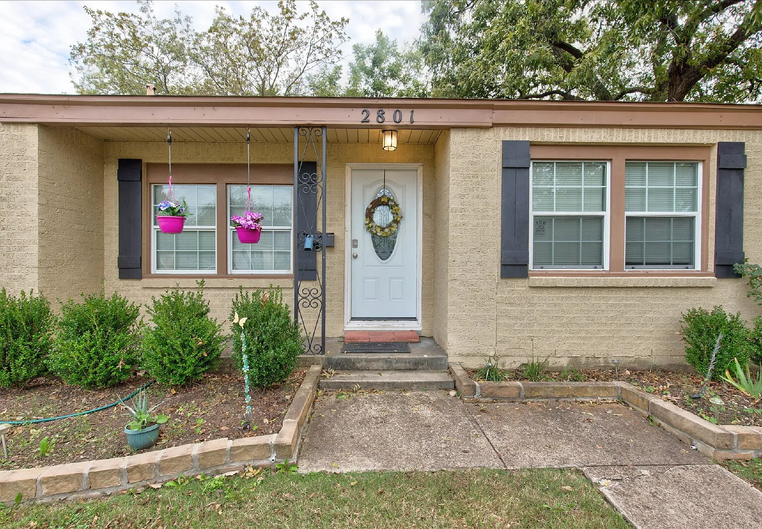 5 bed, 2.0 bath, 2310 sqft, $3,075 — Photo 3