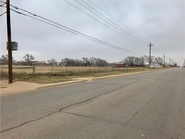 1801 W 7th St, Elk City, OK 73644