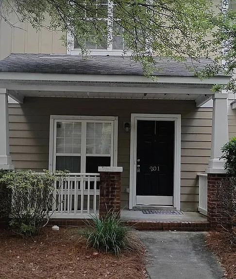 201 Hampton Forest Dr — Photo 1