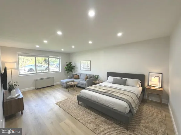 2710 Macomb St NW APT 204, Washington, DC 20008