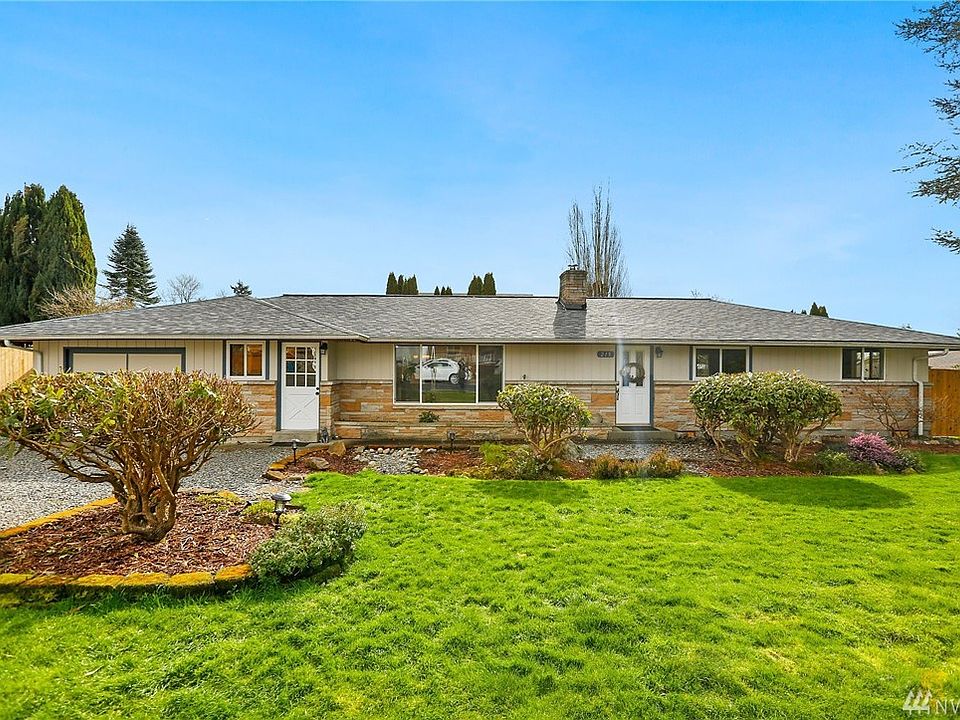 1st image of 215 Cypress Ln