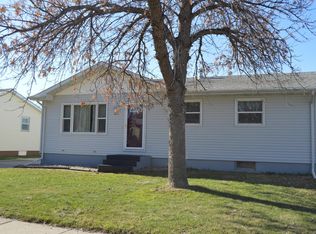 1613 9th Ave SW, Aberdeen, SD 57401