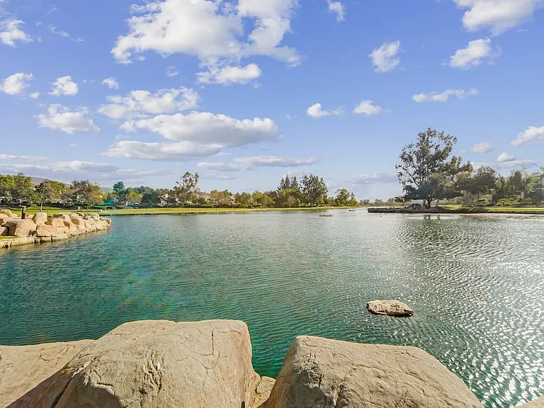 Full access to Lago Santa Margarita