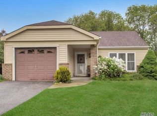 1 Coventry Ct, Ridge, NY 11961