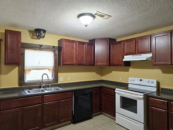 3rd image of 1008 Westport Dr