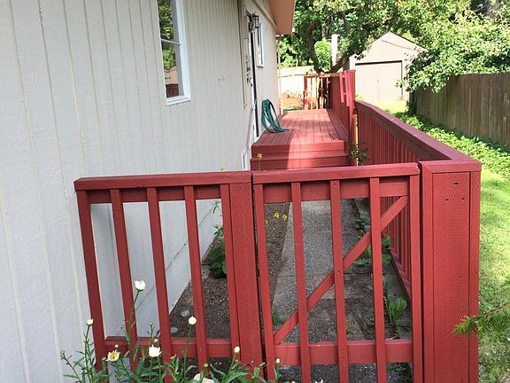 Side gate