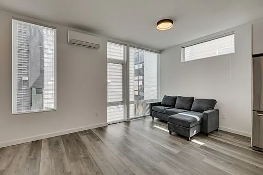 130 W Florentia St — Photo 8