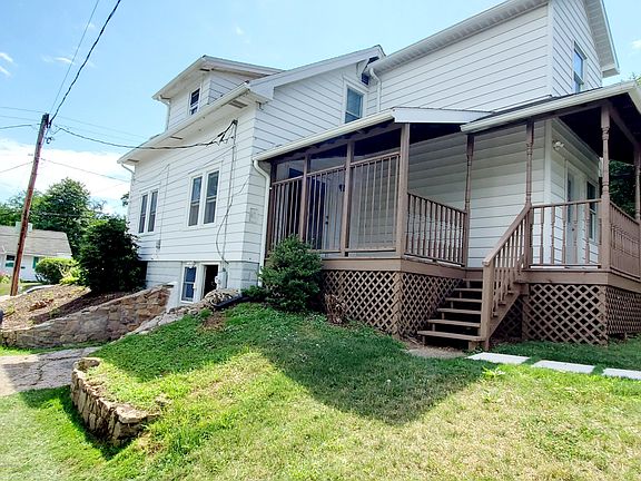4th image of 216 Arlington St S