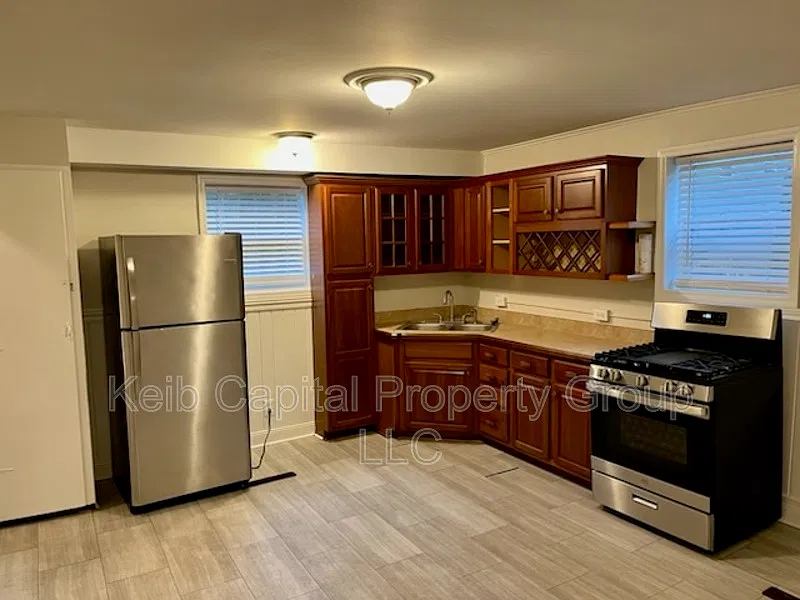 90-92 Ford St #5