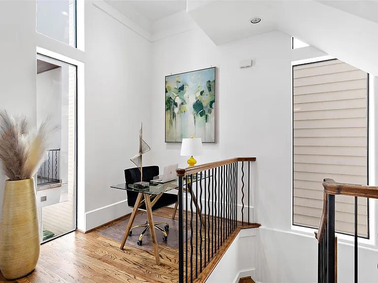 709 Reinicke St — Photo 31
