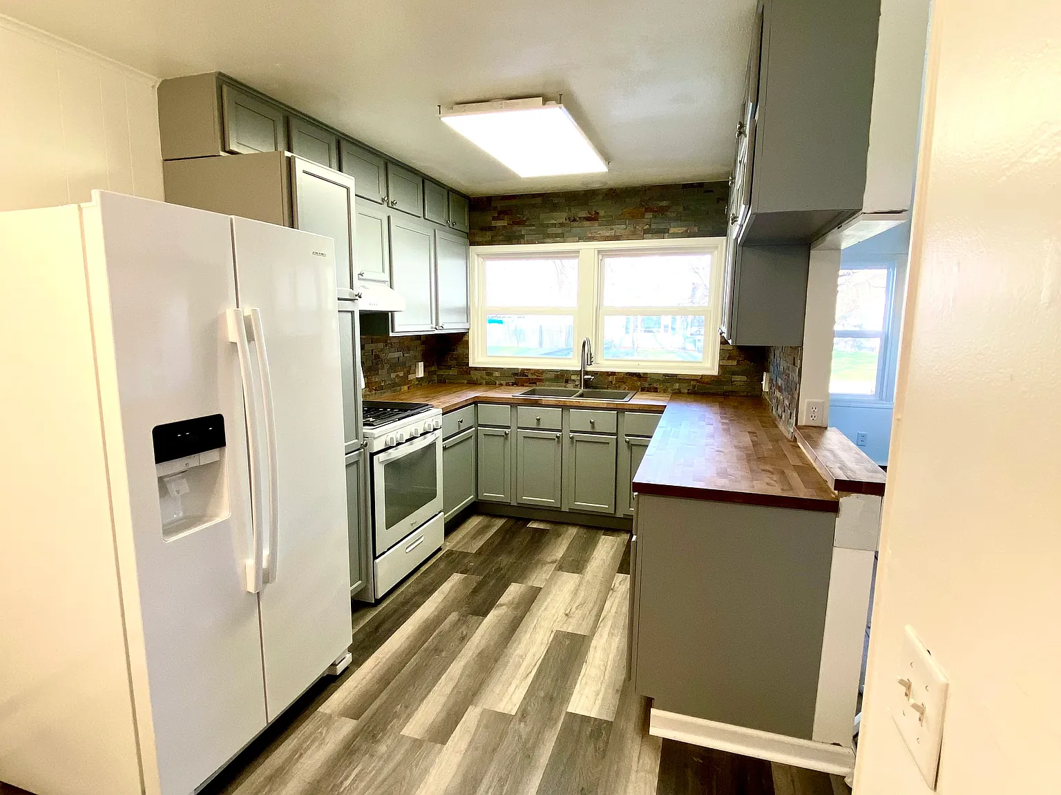 2 bed, 900 sqft, $1,725 — Photo 2