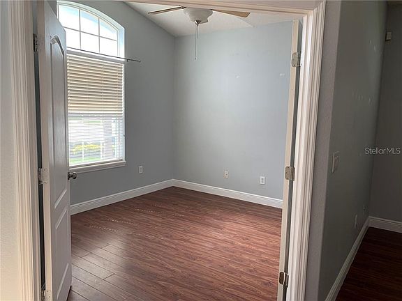 5th image of 304 Clydesdale Cir