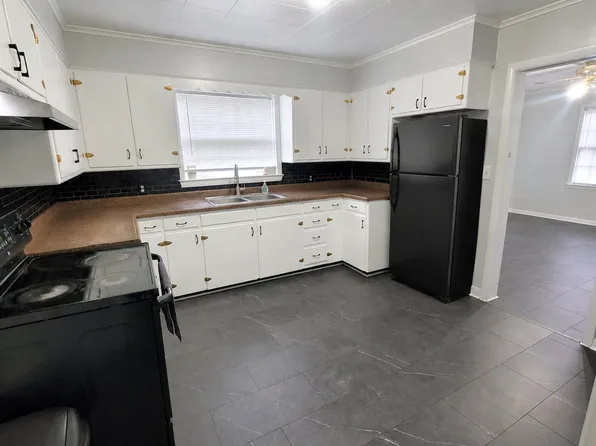 304 N 12th St APT 2, Norfolk, NE 68701