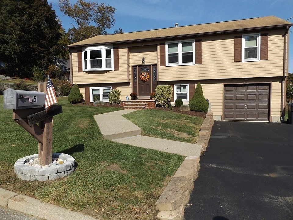 1st image of 5 Maclaine Dr
