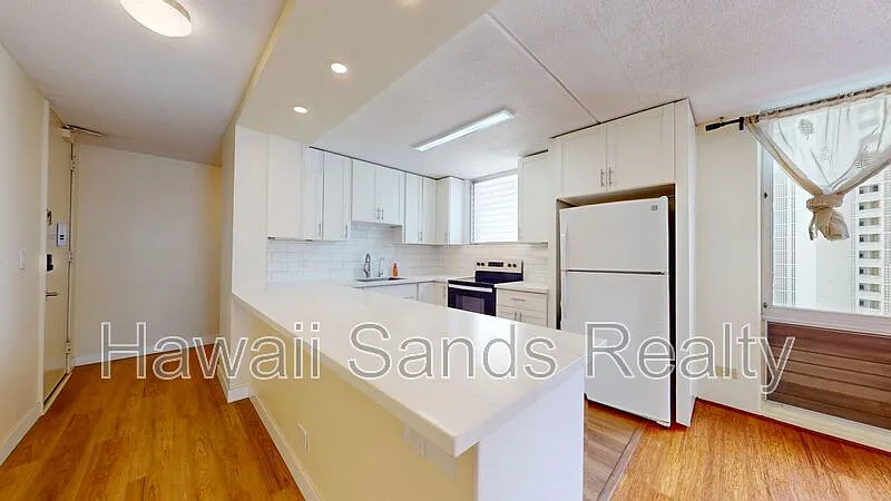 3 bed, 2.0 bath, 1130 sqft, $3,800 — Photo 3