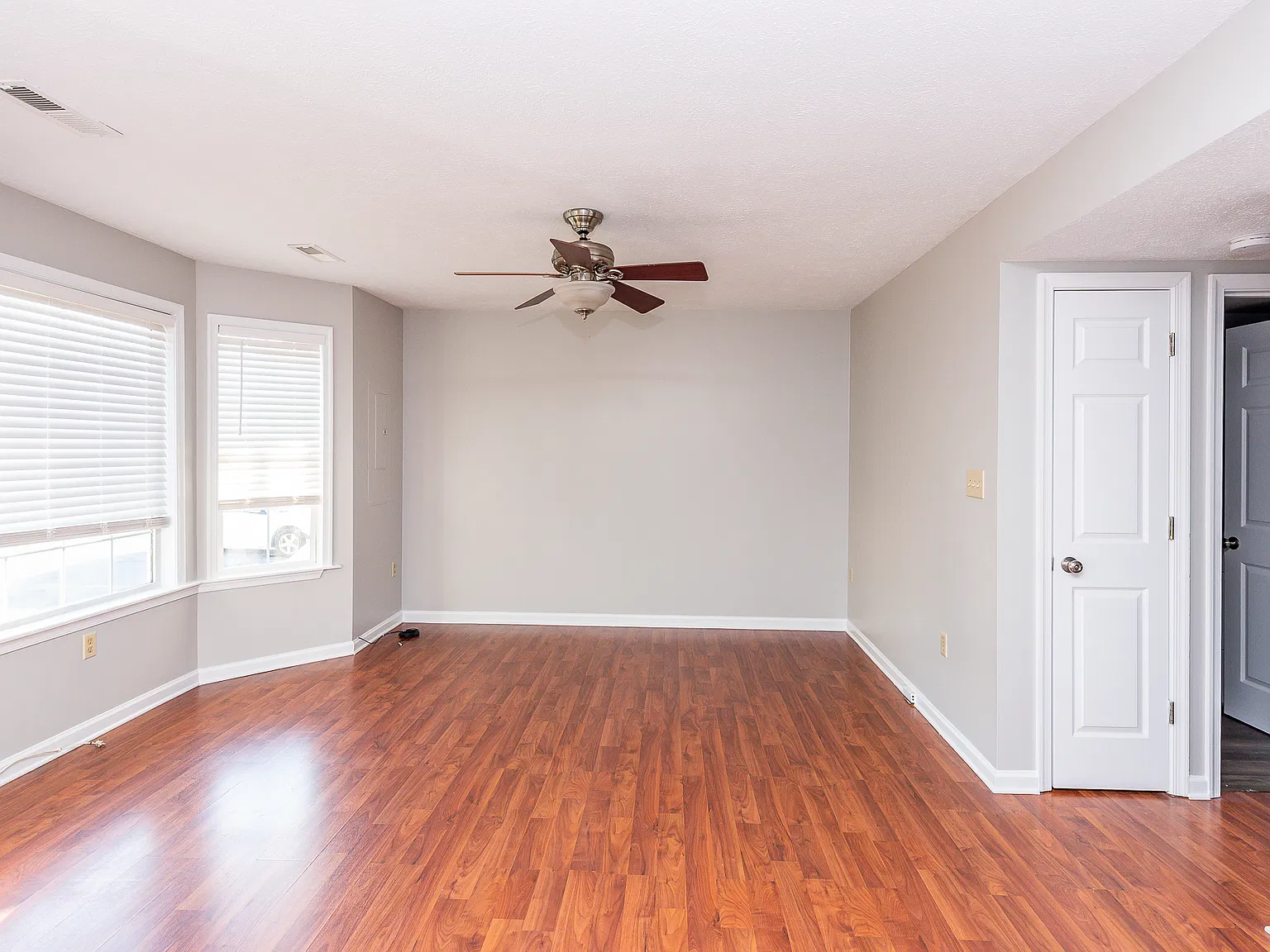 3 bed, 2.5 bath, 1254 sqft, $1,650 — Photo 3