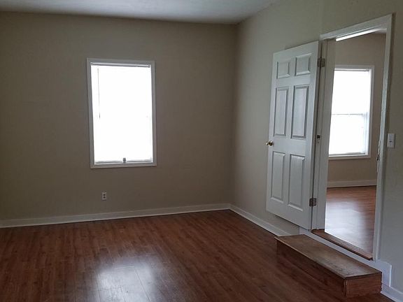 All living areas have wood laminate floors