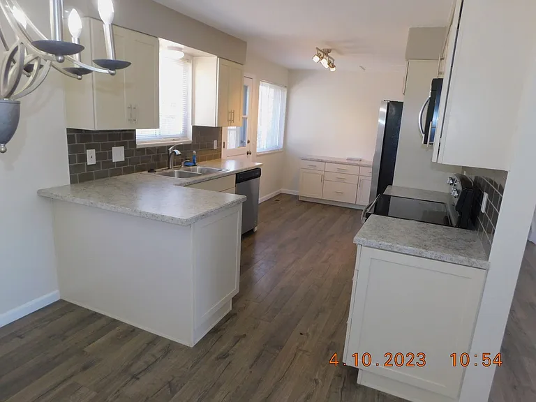 9439 W Burgundy Ave — Photo 2