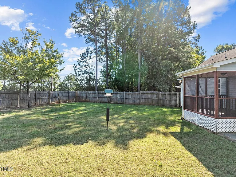 501 Rookwood Ct — Photo 3