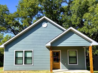 114 W Walker St, Denison, TX 75021
