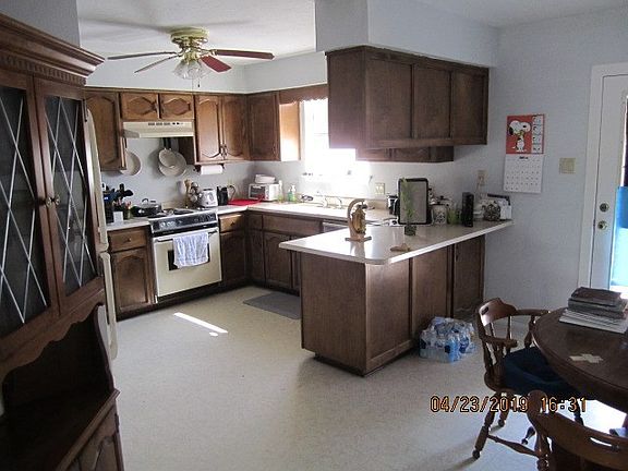 3rd image of 756 N Avenue C